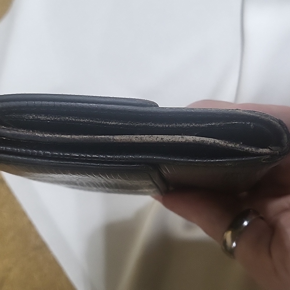 Louis Vuitton Epi Wallet  Tri Fold  (Black) - Picture 12 of 14